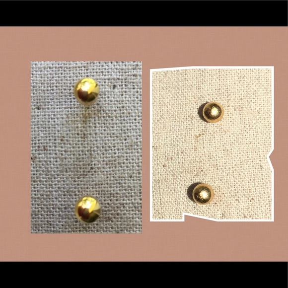 2 Pairs of Gold Stud Earrings - Picture 1 of 4